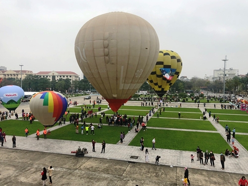 Khai mạc lễ hội khinh khí cầu quốc tế lần đầu tiên tổ chức tại Tuyên Quang